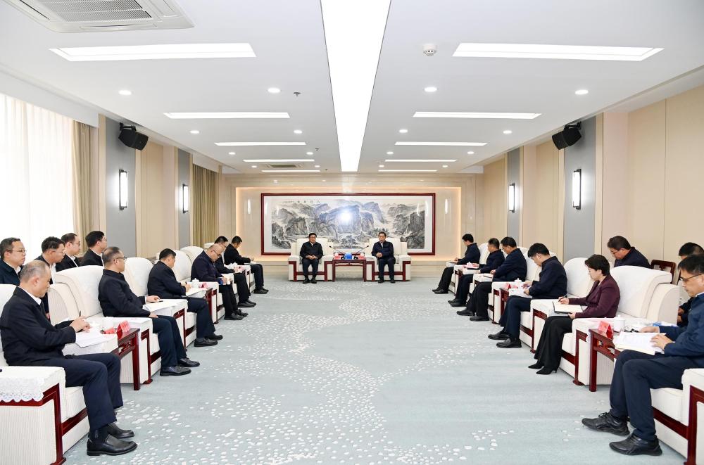 張超超與中國通號黨委書記、董事長樓齊良一行進行工作會談，并出席市政府與中國通號簽約儀式